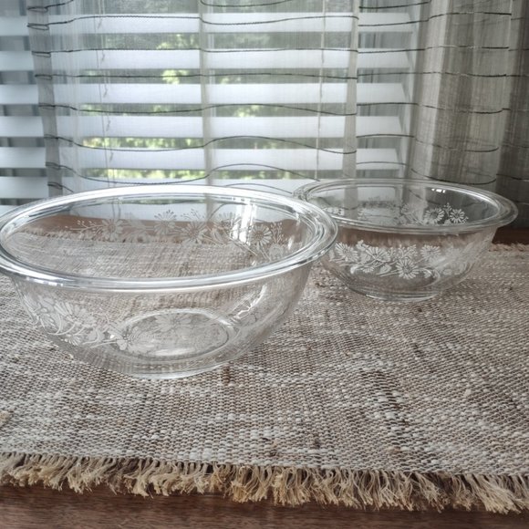 VTG PYREX Clear Bowls Colonial Mist White Flowers - Picture 1 of 10